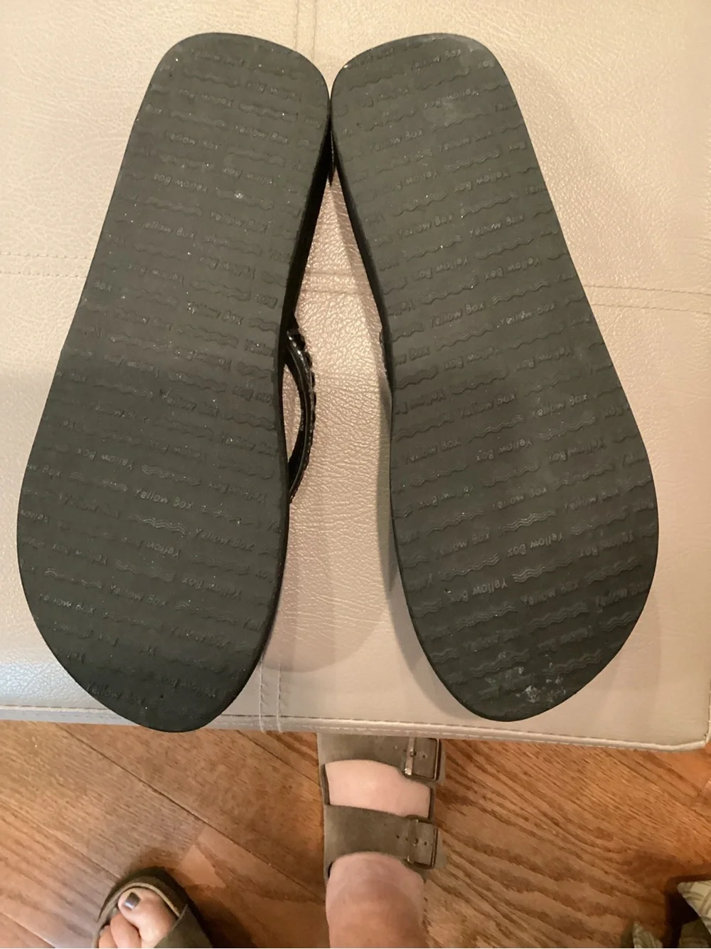 Yellow Box Black Beaded Thong Sandals Size 8.5 - Picture 4 of 6